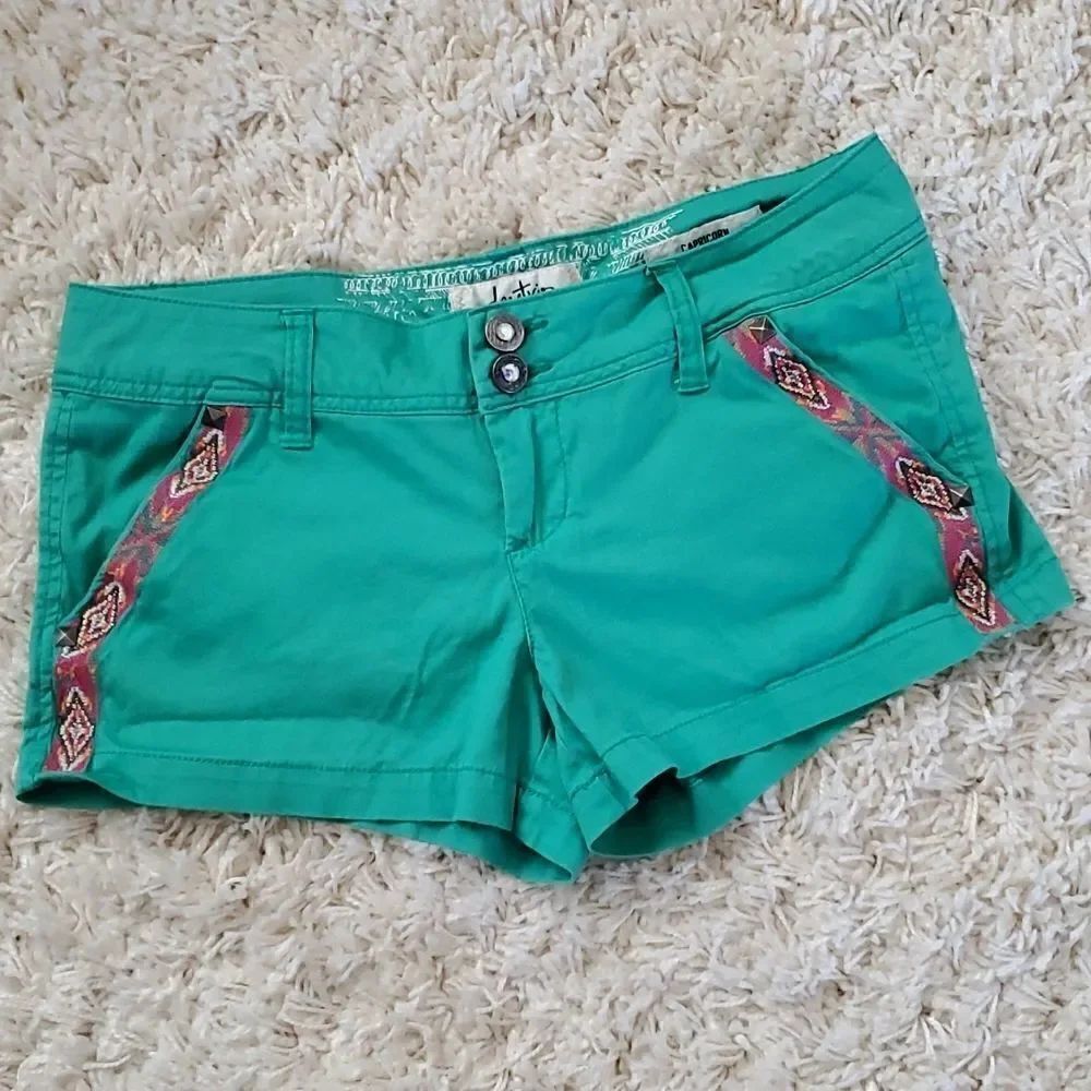 DAYTRIP Capricorn Shorts with Aztec Print